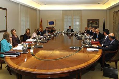 3/10/2014. El Gabinete en torno a la mesa del Consejo de Ministros. El Presidente del Gobierno, Mariano Rajoy, reunido junto al nuevo Ejecutivo.